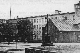 Stare budynki przed gmachem THM (lata 50-te) Stare budynki przed gmachem THM (lata 50-te) - aktualnie w tym miejscu znajduje się rondo