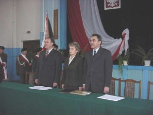 Uroczystość kombatancka w auli szkoły Uroczystość kombatancka w auli szkoły