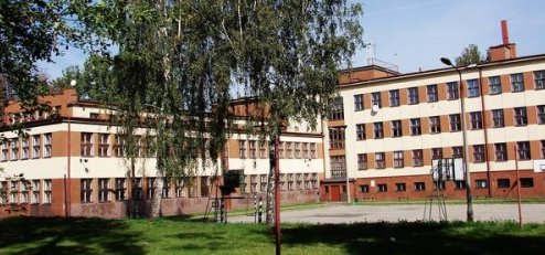 Widok Zespołu Szkół Nr 3 od strony ul. Kościuszki Widok Zespołu Szkół Nr 3 od strony ul. Kościuszki