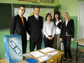 Stoj od lewej: Bartosz Wjcik, Marcin Maj, Anita Bk, Karolina Kasiska, Karolina Olech