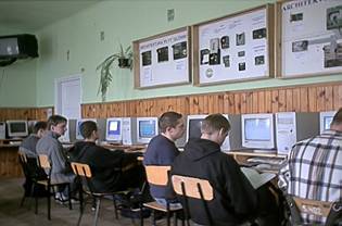 Pracownia systemw mikroprocesorowych po przeniesieniu do s.402 z s.101 we IX.2001r.