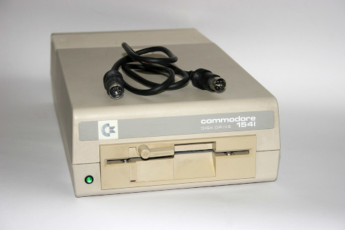Stacja dysków 5,25 Commodore C-1541 Stacja dysków 5,25 Commodore C-1541