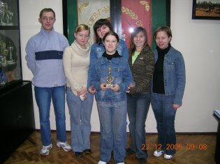 XII.2005r. - druyna naszych dziewczt zdobya III miejsce