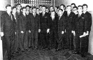 Zdzis�aw Klepacz z absolwentami THM z 1962r.